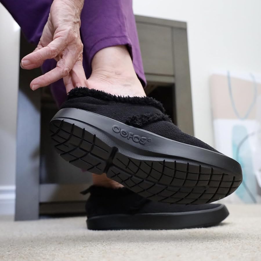 Amazon.com | OOFOS OOcoozie Low Recovery Shoe, Black - Women's