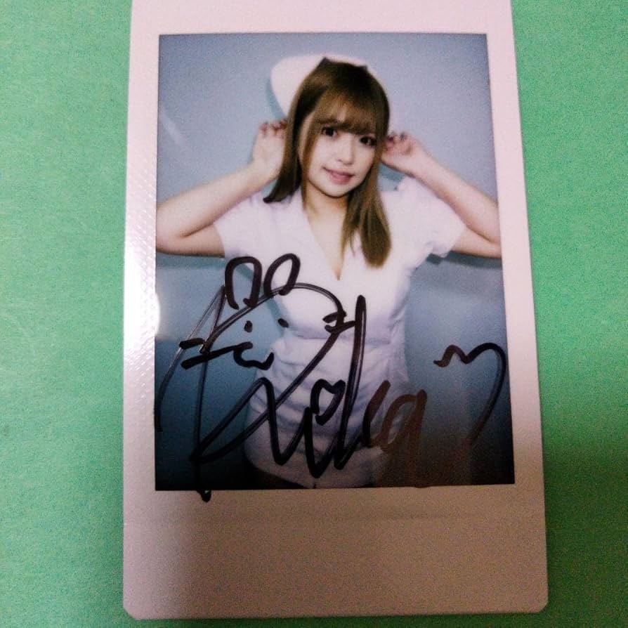 Amazon.co.jp: 椿りか サイン入りチェキ : おもちゃ