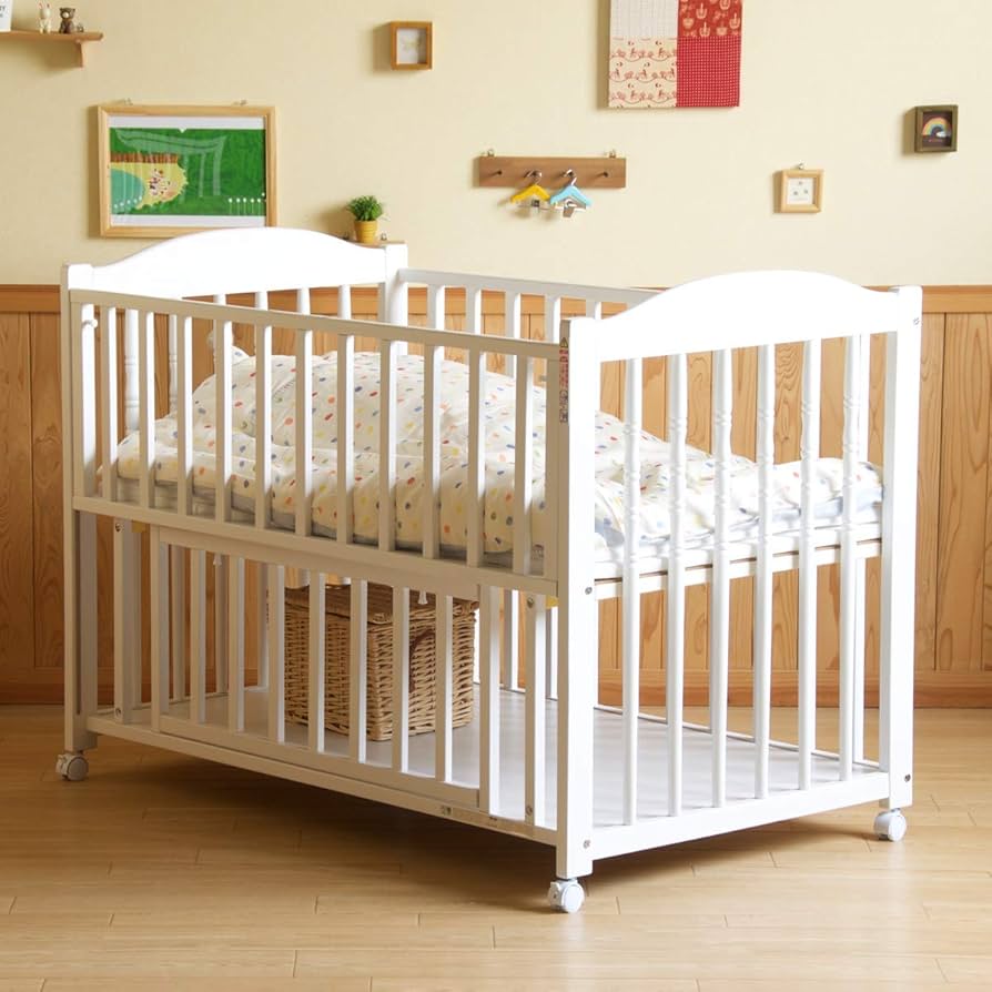 北九州市に受け取りに来れる方限定）キャスター付き木製ベビーベッド