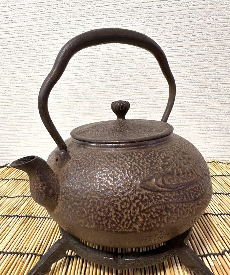 Amazon | 栞付 南部三厳堂 菊華文様 12型アラレ 南部鉄瓶 南部鉄器