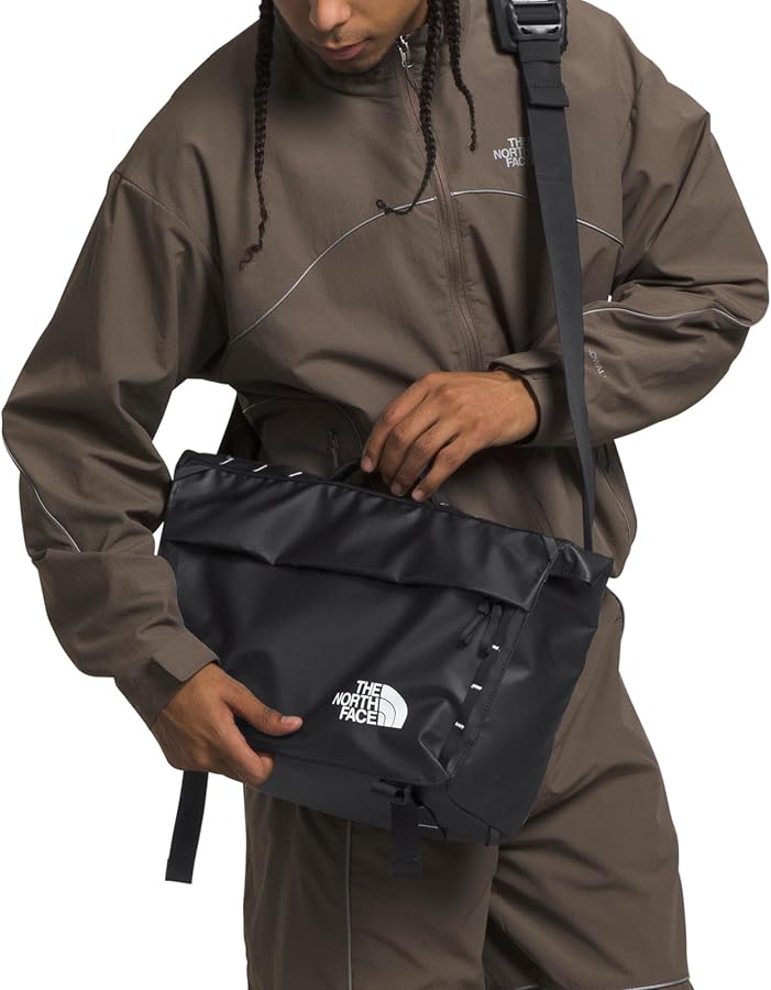 Amazon.com | THE NORTH FACE Base Camp Voyager Messenger Bag, TNF