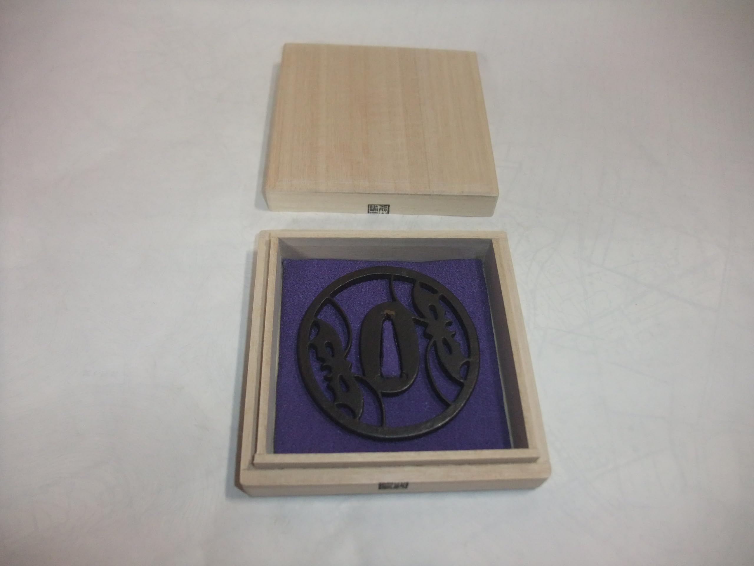 Amazon｜鍔箱 ふじ紫色 刀装具の鍔箱を入れる桐箱です。｜収納ケース