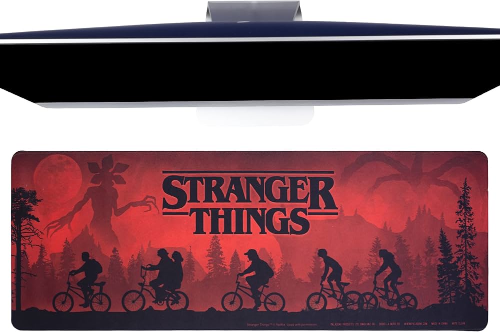 Amazon | Paladone Stranger Things ロゴ デスクマット | 公式