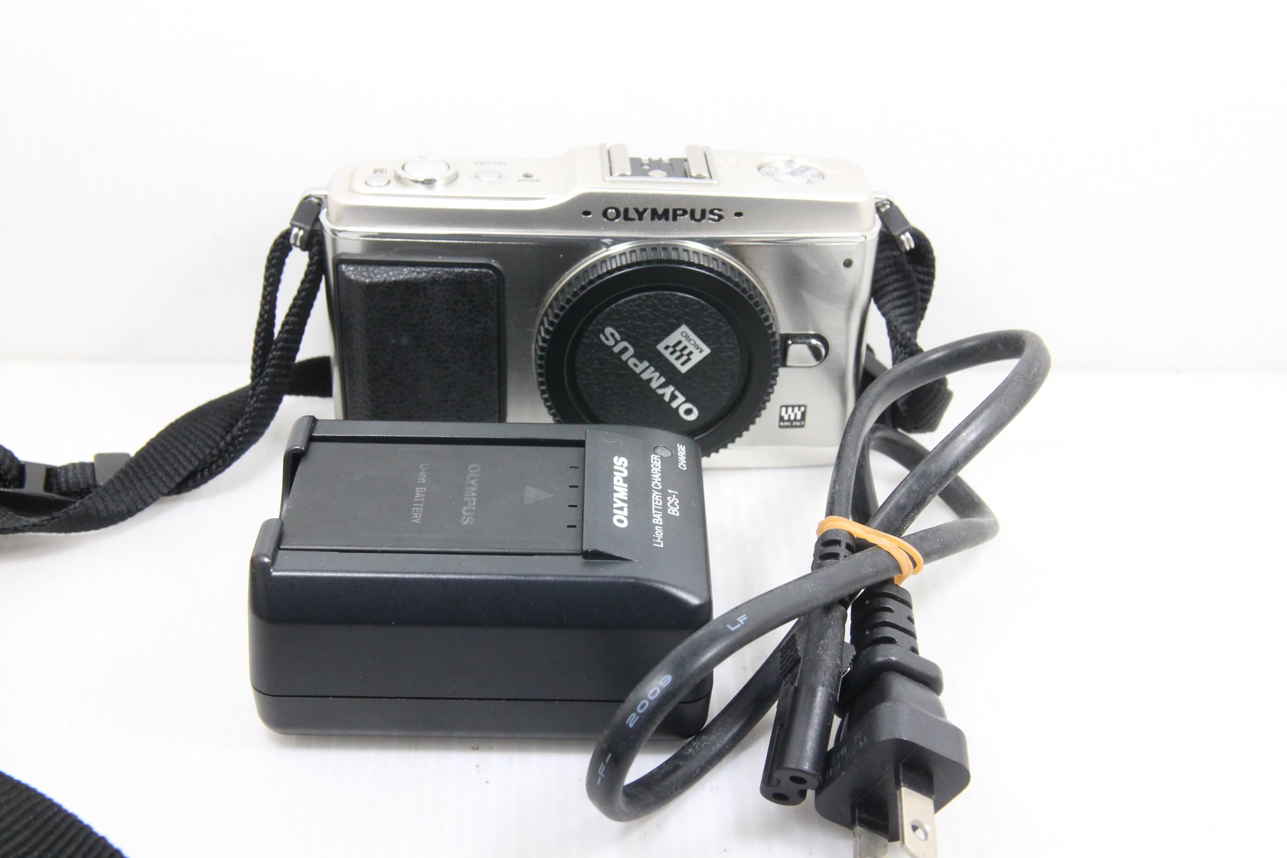 Amazon | OLYMPUS ミラーレス一眼 E-P1 ボディ シルバー E-P1 BODY-SLV