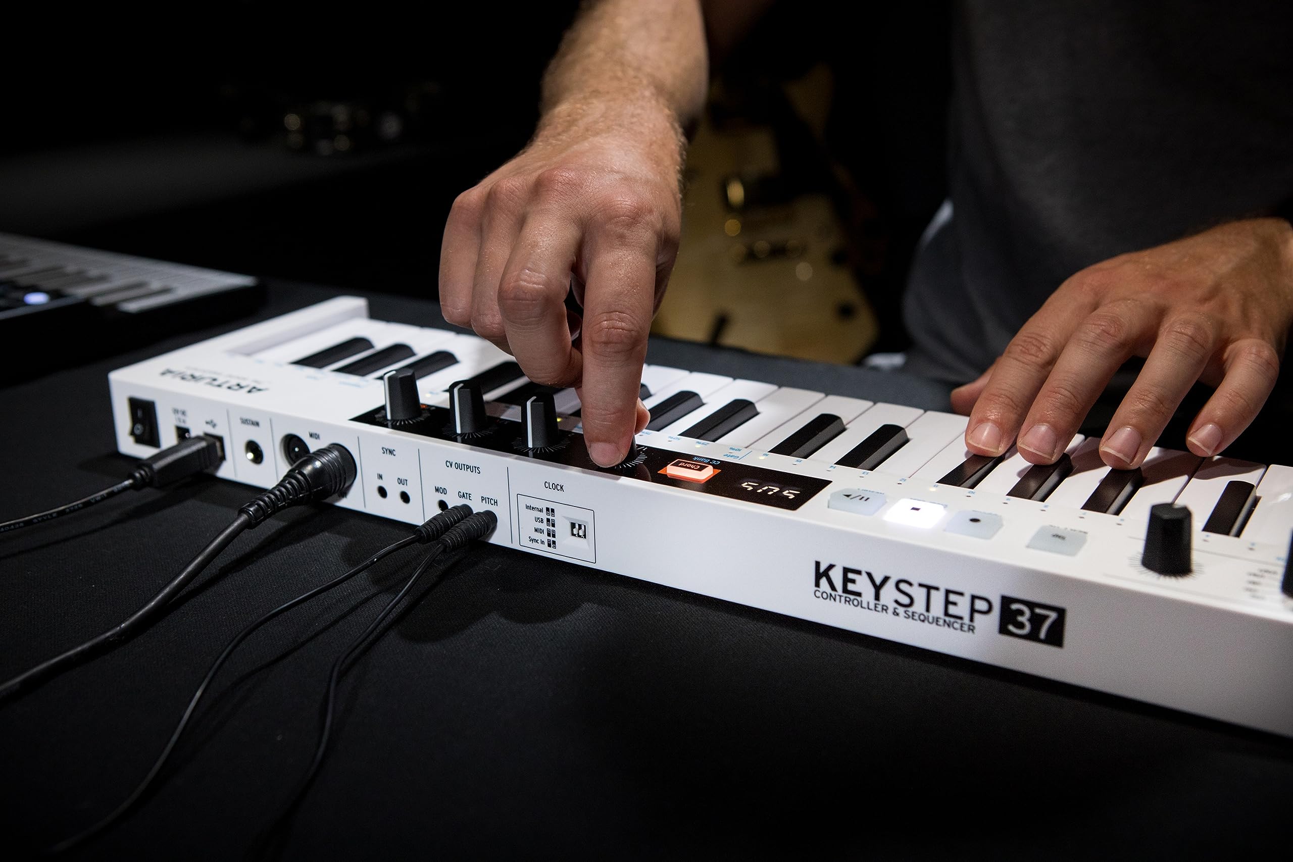 Arturia KeyStep 37 Controller & Sequencer USB/MIDI/CV Keyboard