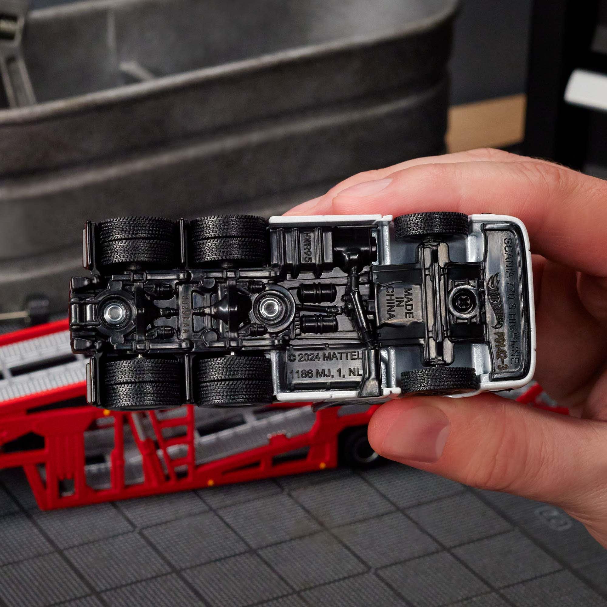 Amazon.com: Hot Wheels Elite 64 Scania 770 S Trailer : Toys & Games