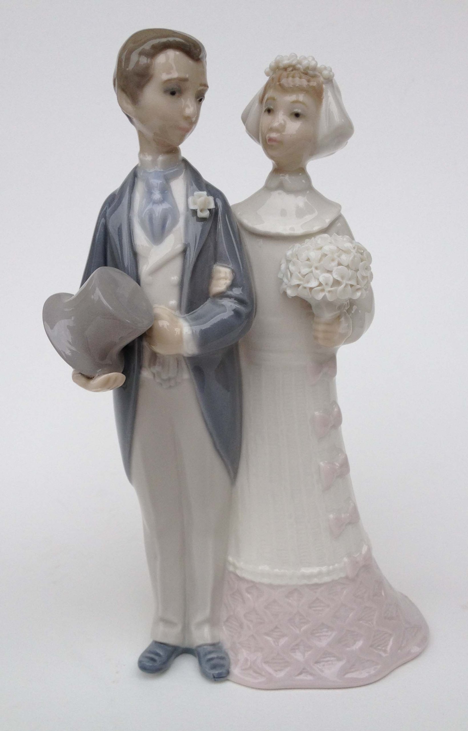 Amazon.com: Lladro Porcelain Wedding Day Couple Bride & Groom