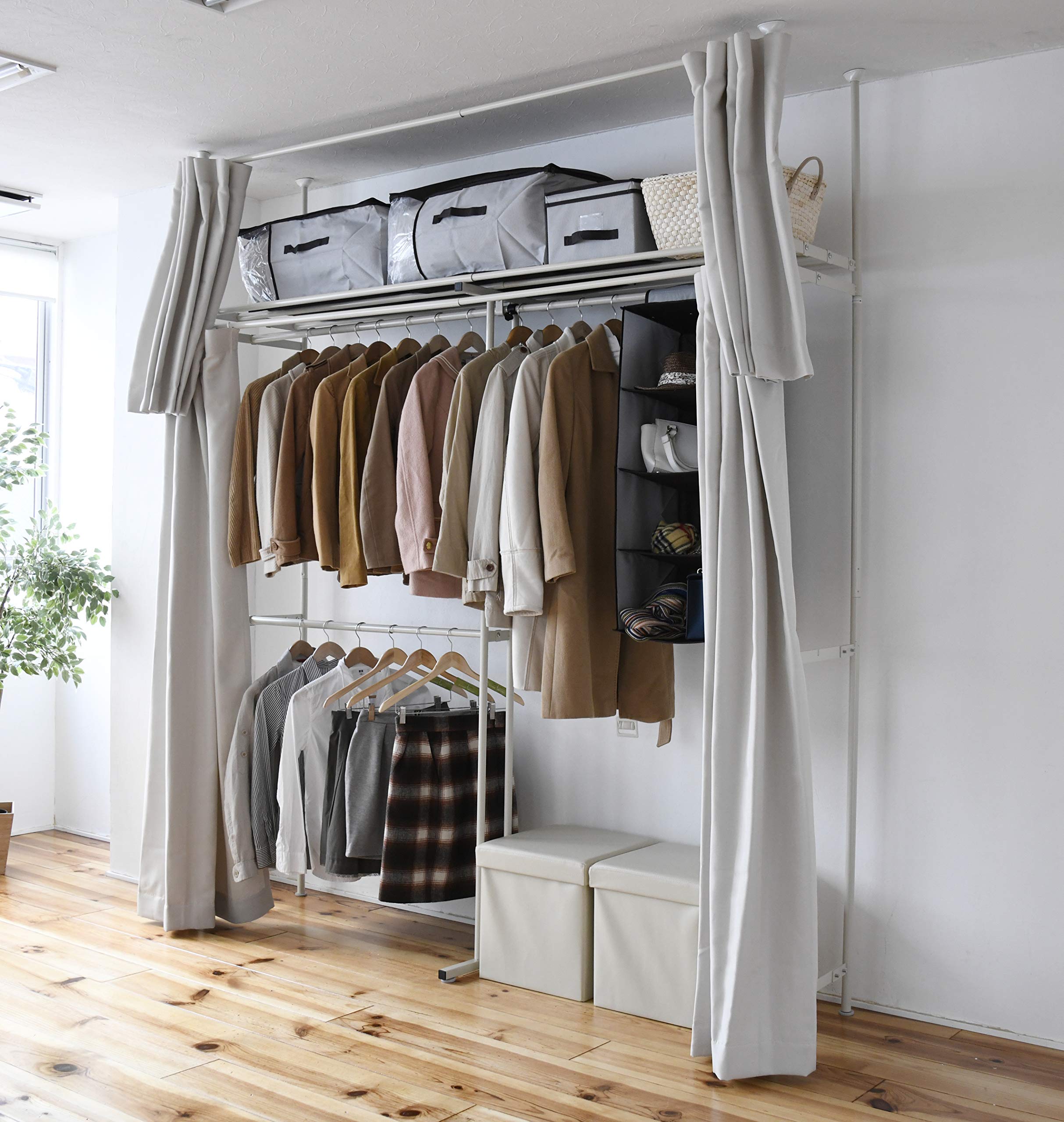 Amazon｜伸縮式突っ張り クローゼットハンガー ワイド カーテン付 大量