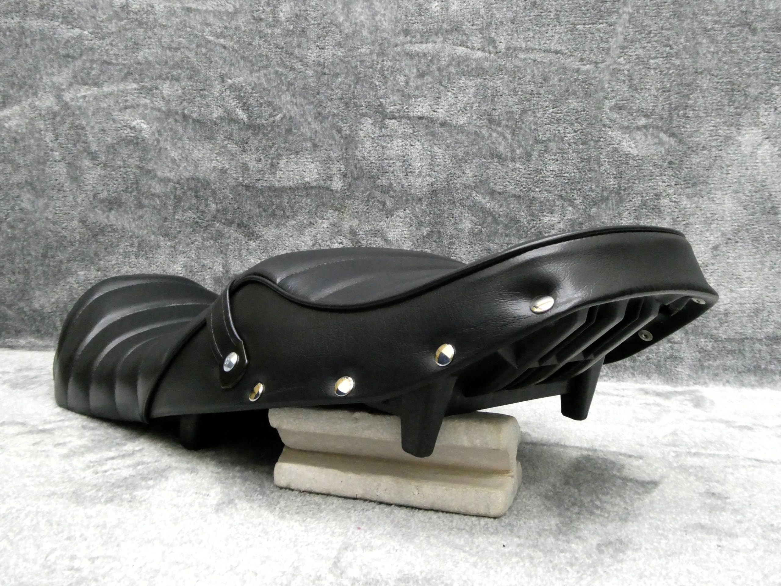 Amazon | XJR400R 後期 タックロールシート/ (黒皮 鋲打ち