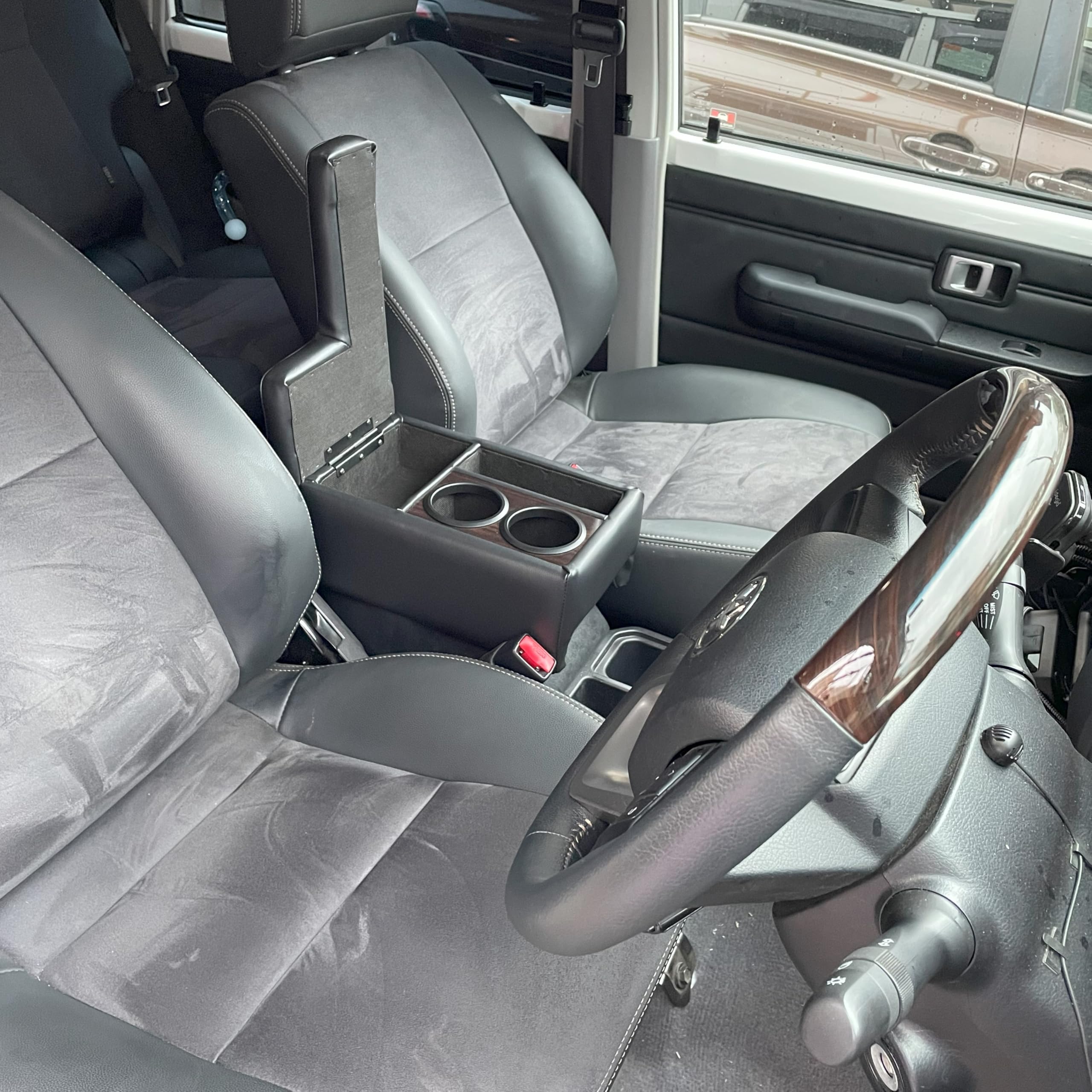 Amazon | 再再販70 (2023～)専用 ランクル70 アームレスト コンソール