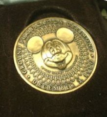 Amazon.co.jp: 東京ディズニーランド 1980年 地鎮祭 着工記念 ブロンズ