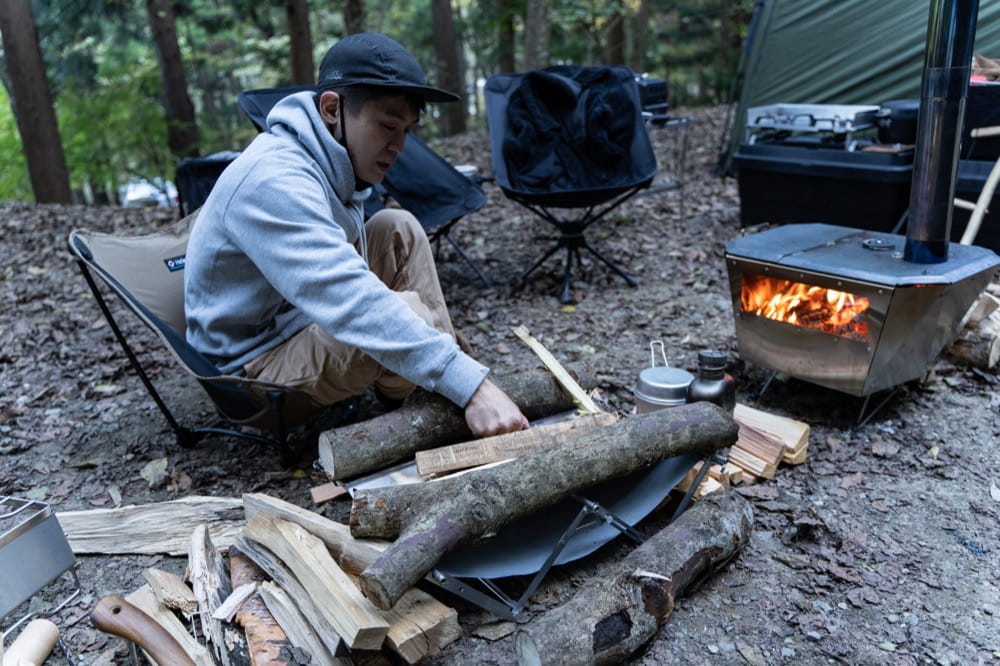 ヘリノックス グラウンドチェア レビュー。地べた感覚が味わえる超軽量