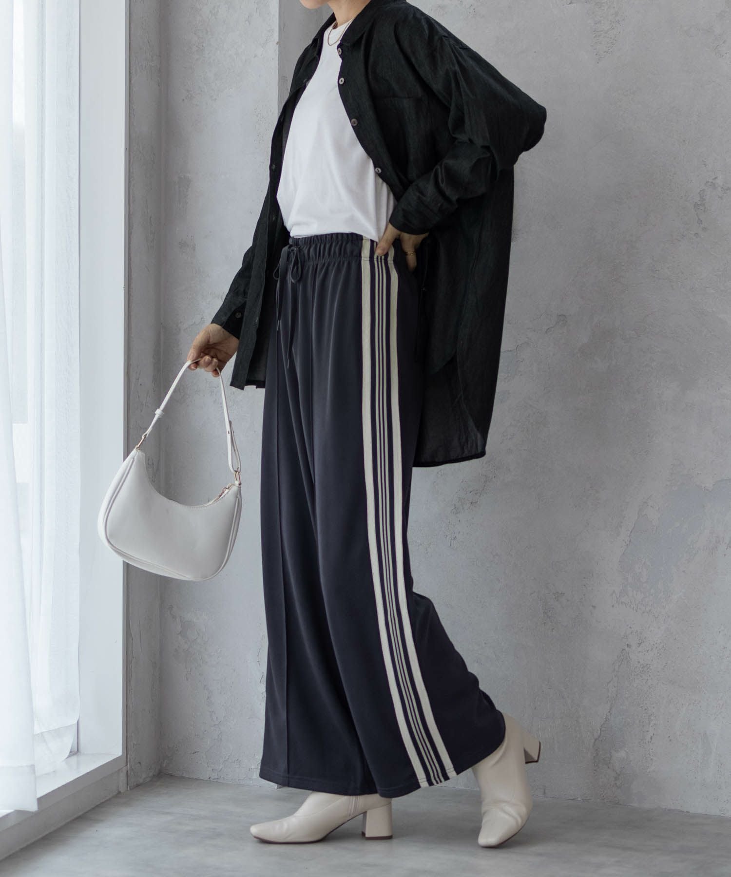 nAvy サイドラインパンツ レディース