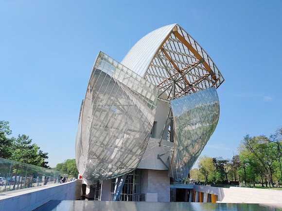 パリ16区にあるルイヴィトン美術館「Fondation Louis Vuitton(フォンダ