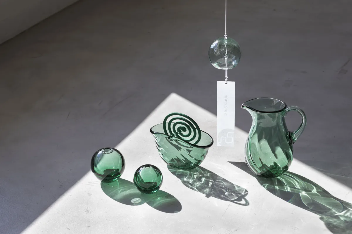 津軽びいどろの北洋硝子が手掛ける、漁業用浮玉を再生したグラスウェア