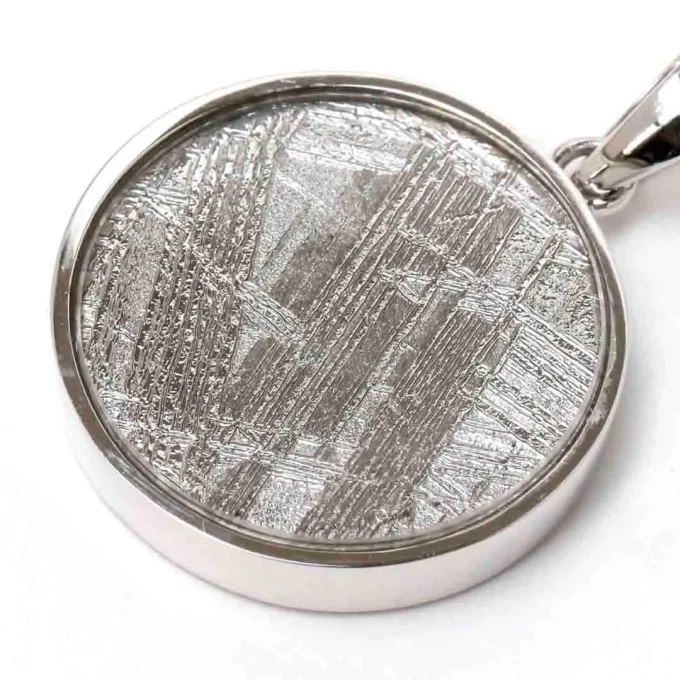 宇宙からの贈り物 メテオライトのペンダントトップ - 石の音ブログ