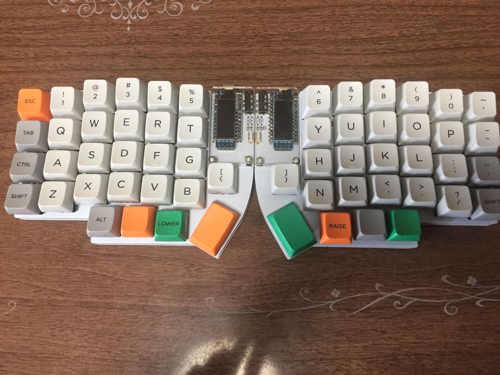 左右分割式の自作キーボード『Lily58 Pro』を詳しく紹介するぞ