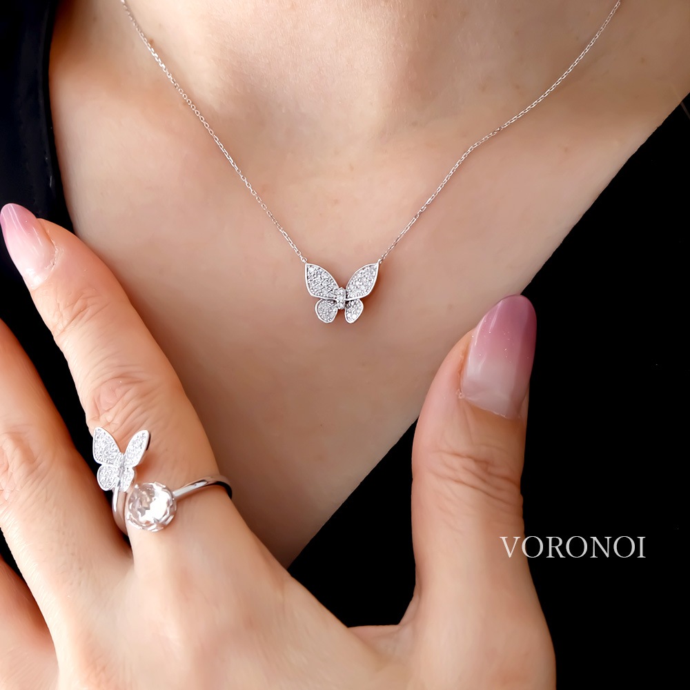 ほぅ】天然水晶のバタフライモチーフネックレストップ ほぅ様専用