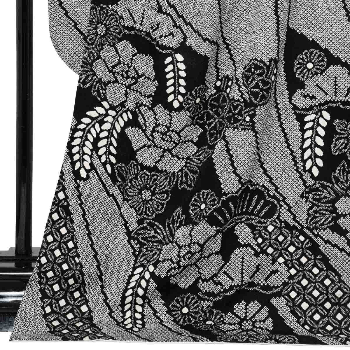 総絞り 黒 牡丹に藤（【振袖・袋帯・長襦袢のセット商品