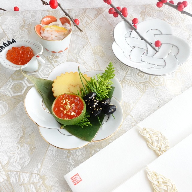 有田焼 金線梅結び 小皿 ｜ 四季折々のおしゃれな和食器通販サイト