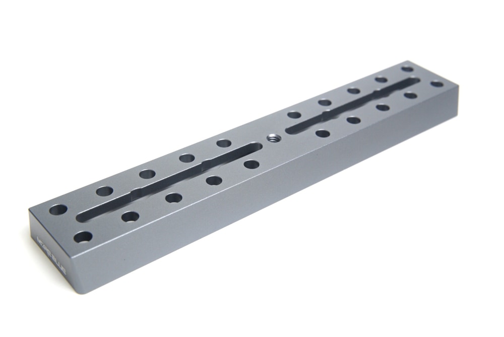 AU002-VIXEN規格 220自在アリガタ 20mmピッチ穴タイプ クリックポスト