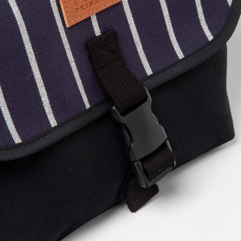 ツートンメッセンジャー S / ネイビーストライプ&ブラック | BAG