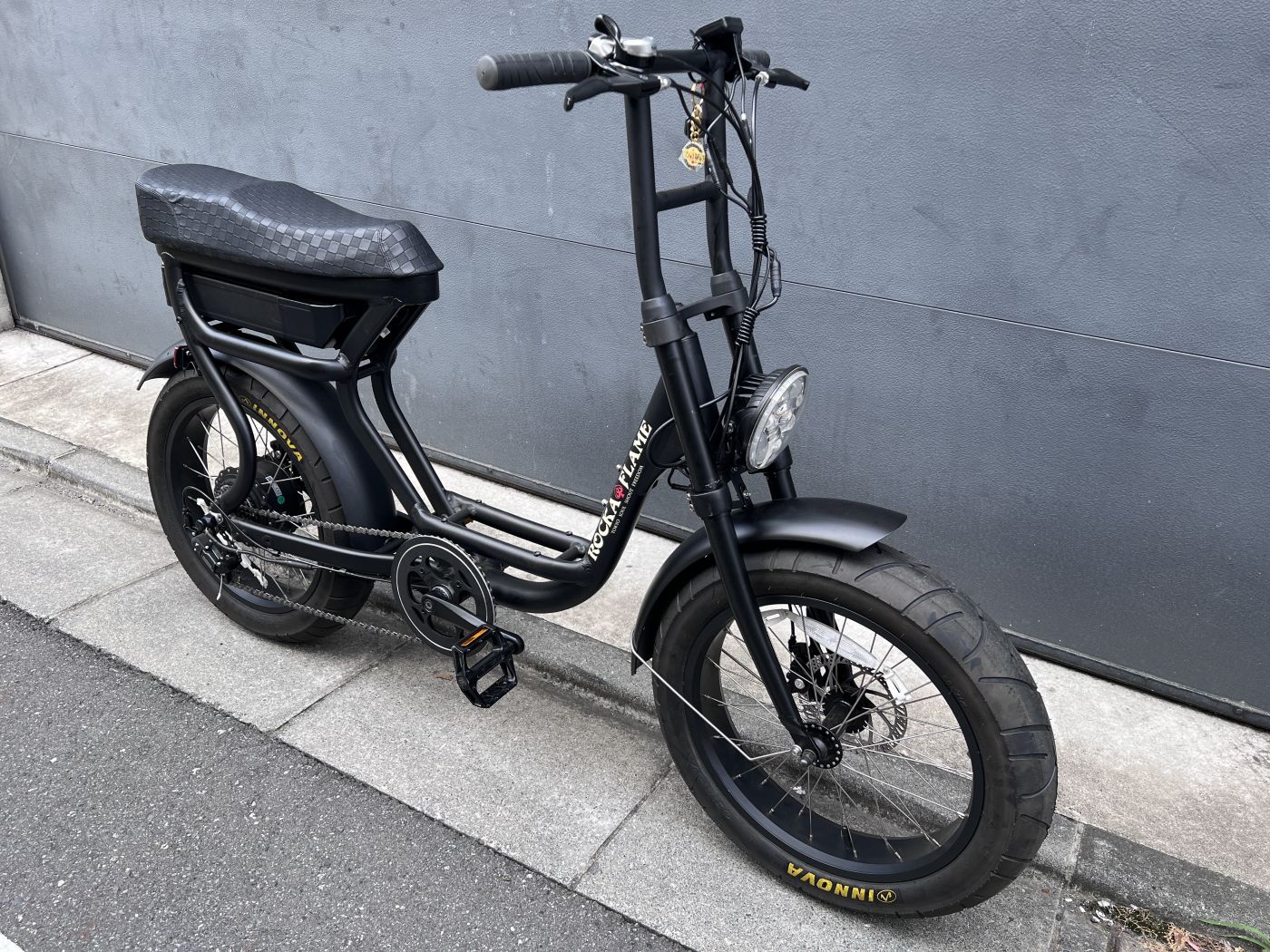 シンセティックレザー ダブルシート チェッカーフラッグ（ブラック