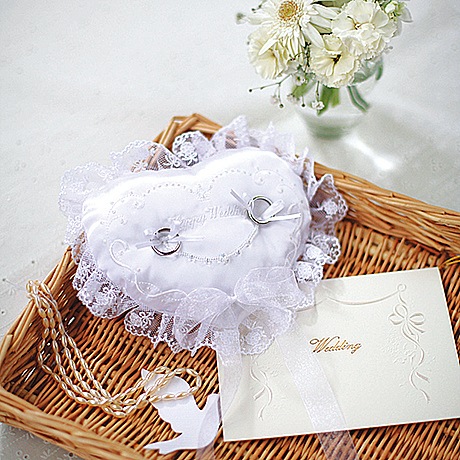 H431-122 刺しゅう入りリングピロー(オーロラ) - ハマナカ商店