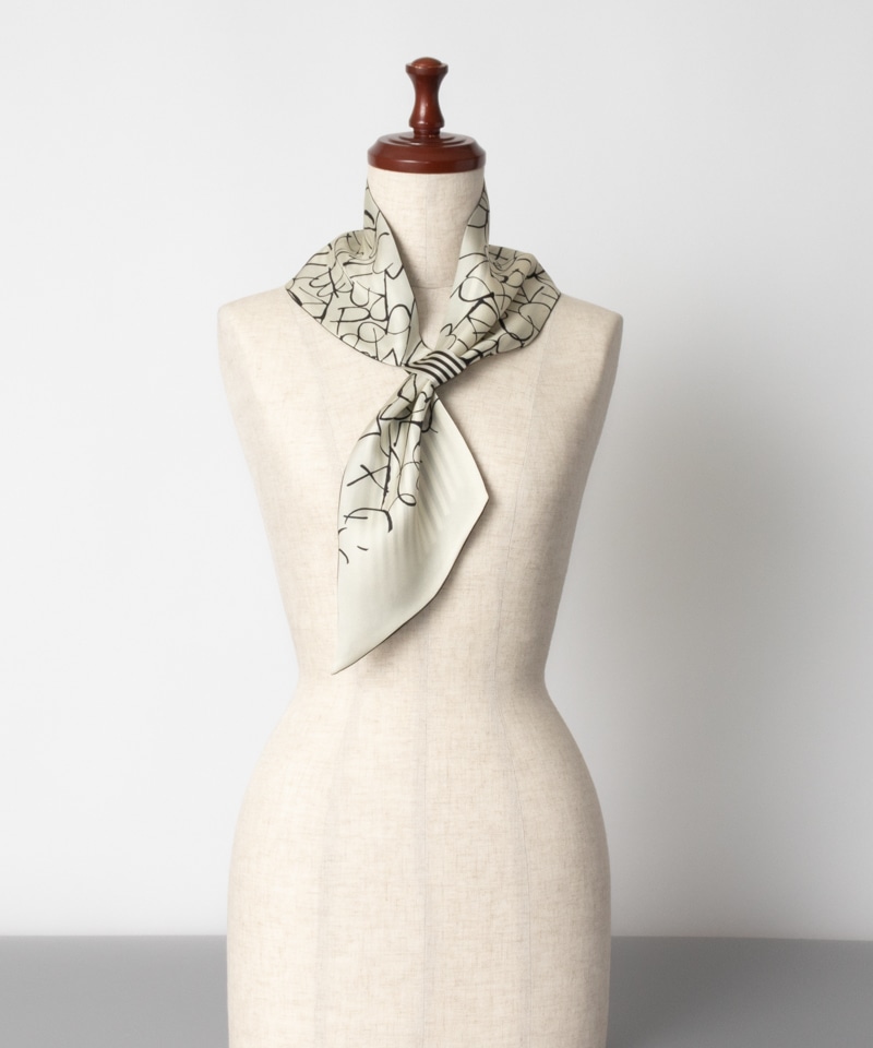 Beaurance（ビューランス）】シルクリバーシブル剣先スカーフ（WASH