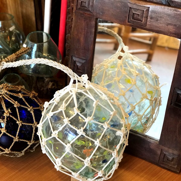 ガラスの浮き玉／バリ島のガラスの浮き玉 【コンフェティ×白