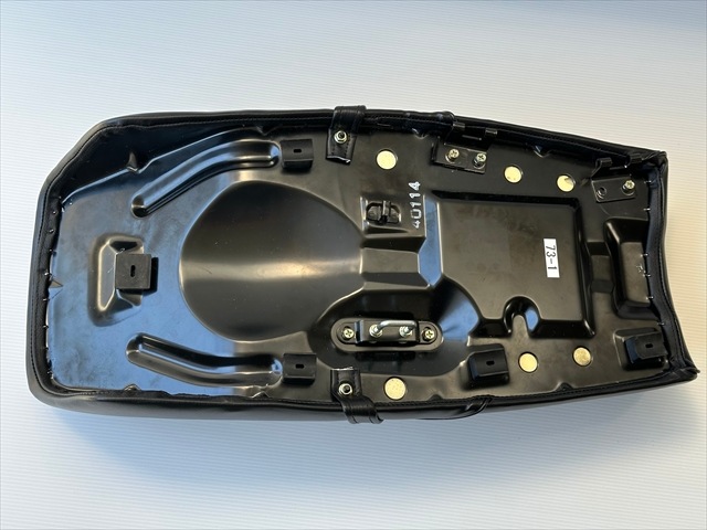 Z400FX/Z550FX/Z400J 超アンコ抜き黒シート(金文字)※数量限定☆日本製