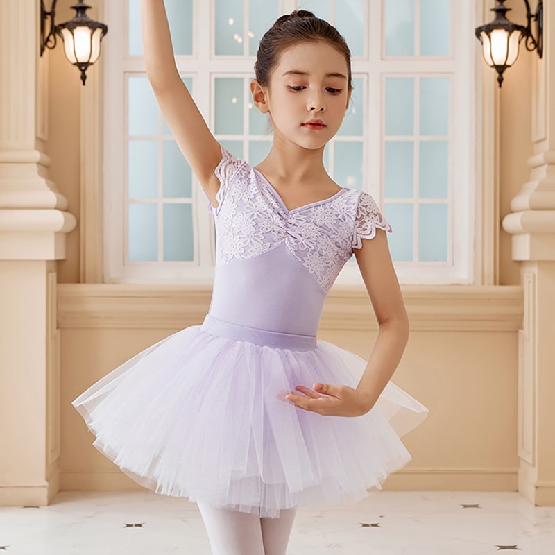 chacott アイボリー バレエレオタード フリル付き 100 F バレエ