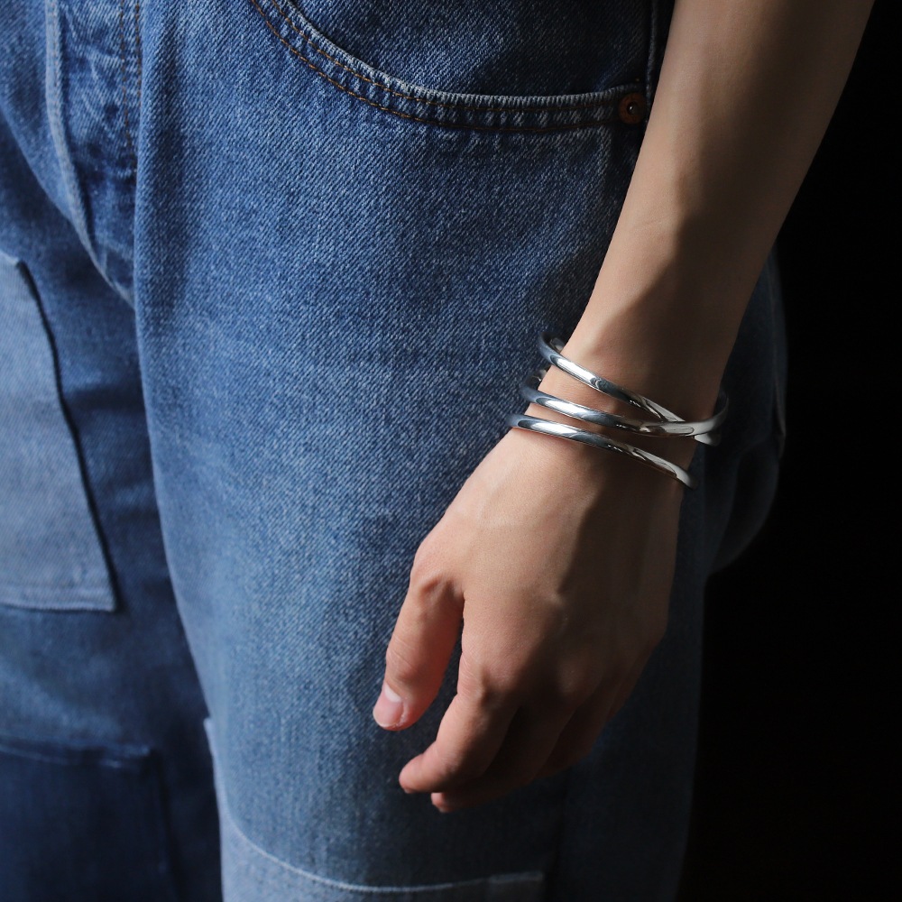 1980s】TIFFANY&Co. Angela Cummings Crossover Cuff | VINTAGE | MATILDE