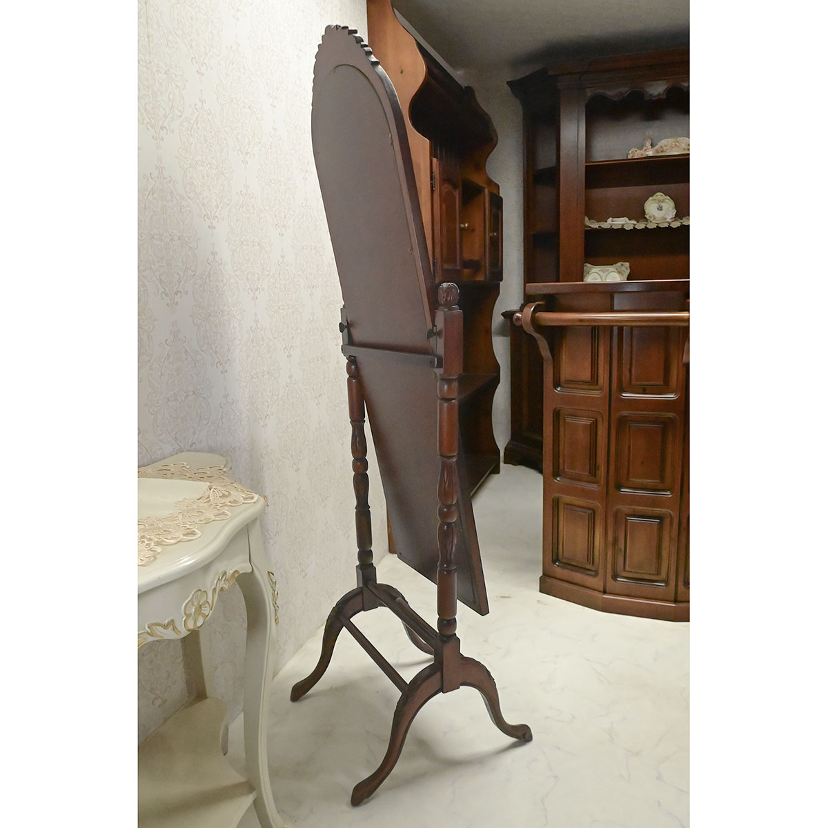 アンティークテイスト ロココ調家具 重厚なマホガニー スタンドミラー