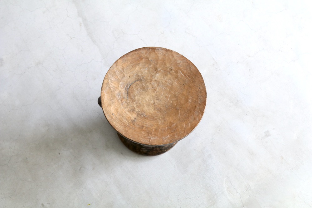 African Crafts (アフリカ工芸品) “トンガ族のスツール - LIGHT YEARS