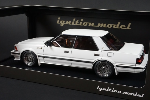 1/18 イグニッションモデル IG2054 トヨタ クラウン (120) 2.8 Royal