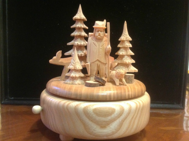 ドイツ 木製手作りオルゴール 老人と森の仲間