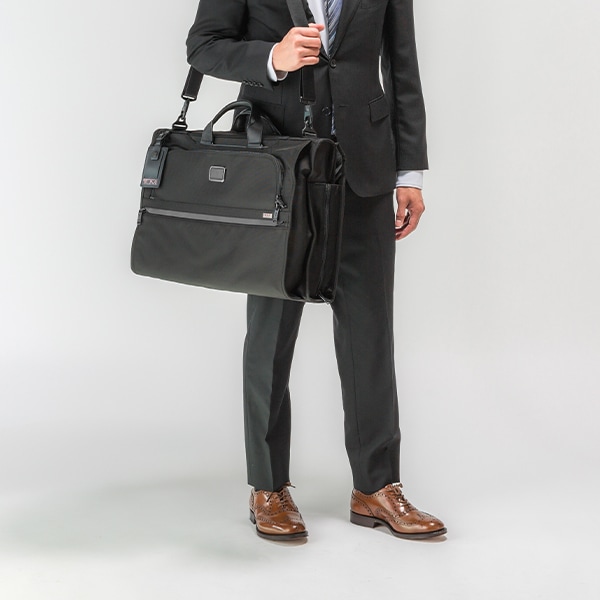 ⭐︎極美品⭐︎ TUMI トライフォールド ガーメントバッグ オリーブ