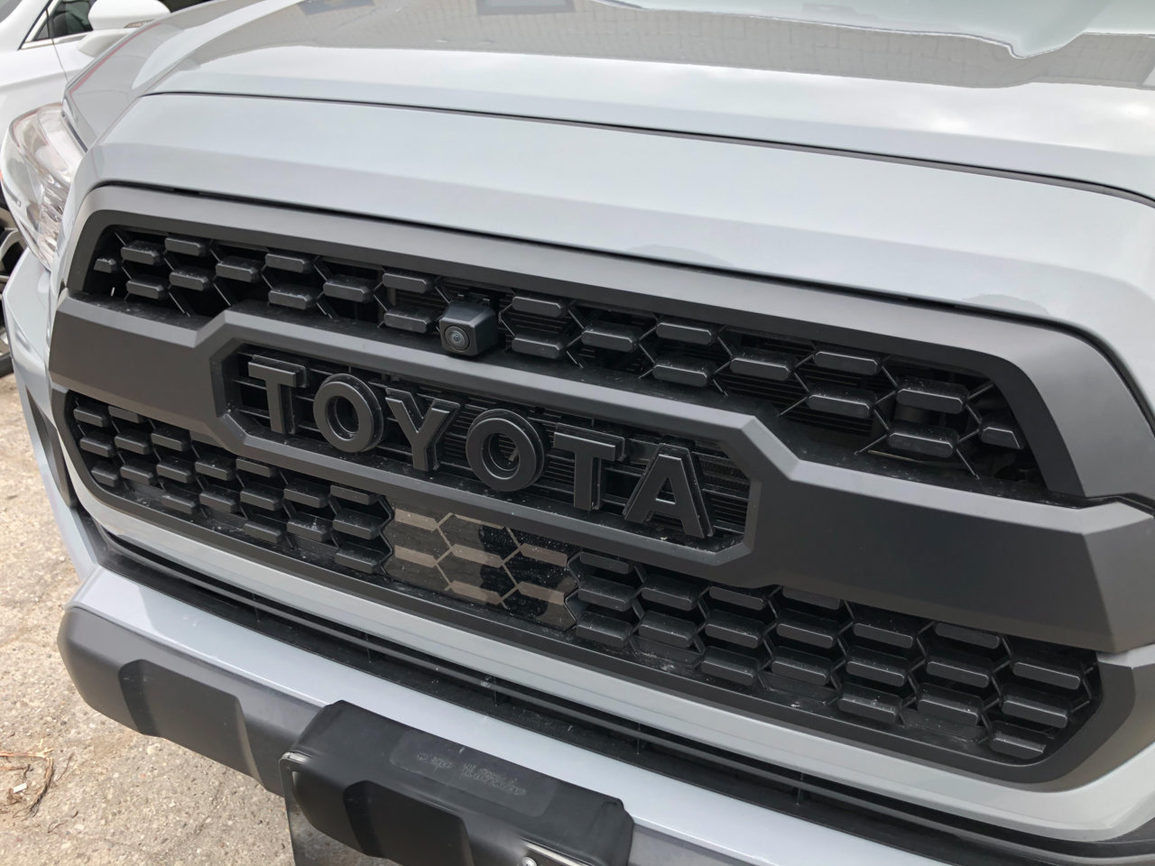 取り寄せ対応！）20- タコマ フロントカメラ 対応 USトヨタ純正 TRD