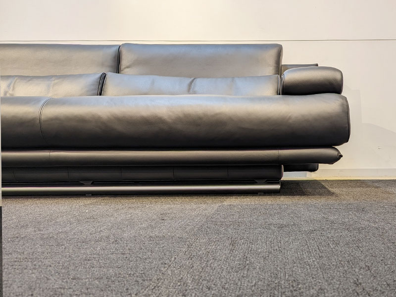 ソファ「6500/226」革ブラック/アウトレット＆ベッドルームギャラリー