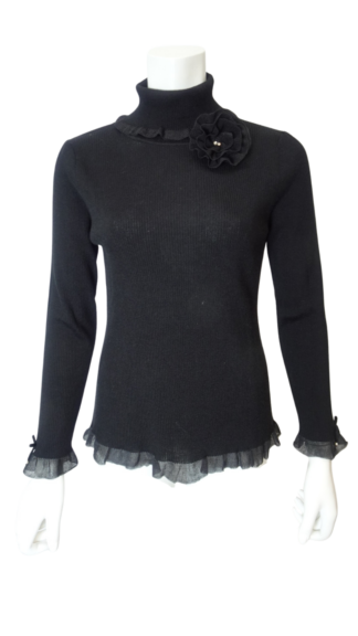 2025年秋冬 コサージュ付 衿・袖先透かしフリルデザインタートルネック