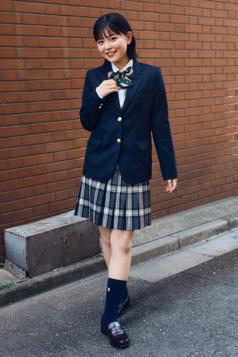 EASTBOY（イーストボーイ）レッド・チャコール・ネイビーのチェック