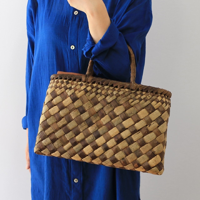 斜め市松×切替編みくるみ籠(国産材/ベージュ×こげ茶/太ひご/横長/中