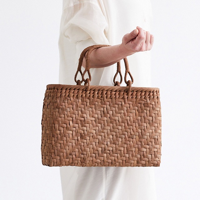 A4ファイルがすっぽり入るやまぶどう籠 (網代編み/横長/中サイズ