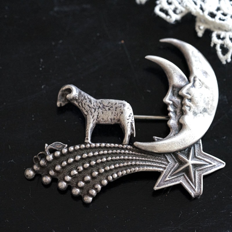 アンティークシルバーブローチ月と星と羊W5.5×H5cm ga-990の通販