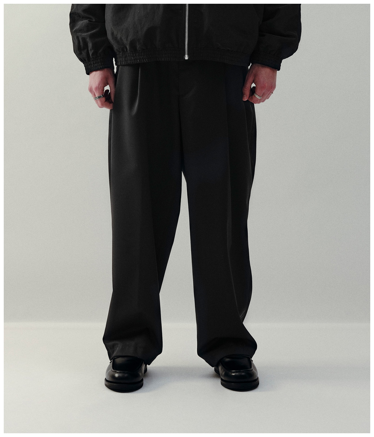 Combat Wool Twill 2 Tuck Wide Easy Trousers【BLACK】｜COOTIE