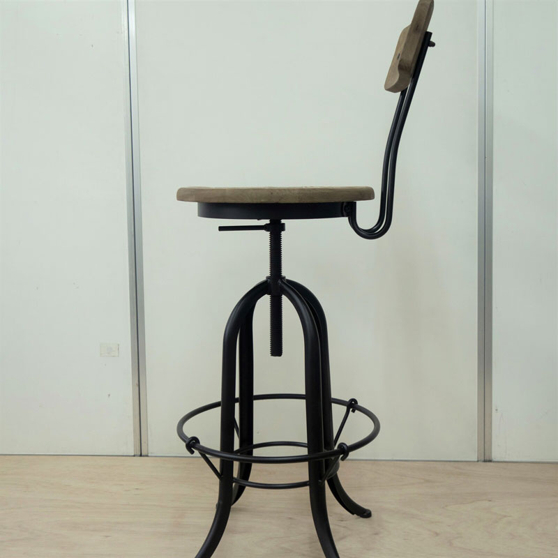 インダストリアルな雰囲気の古材を使った背もたれ付きハイスツール