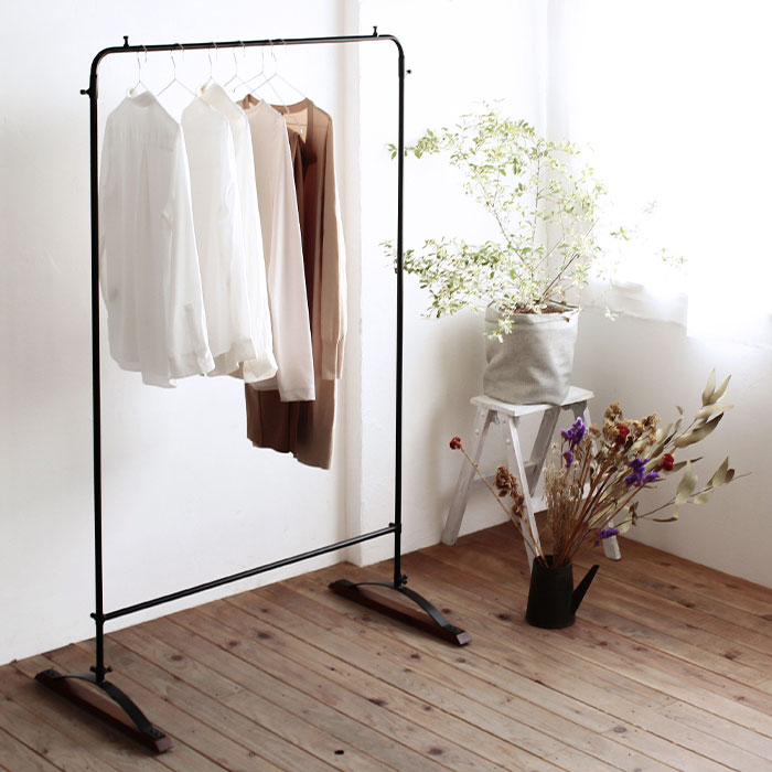 ヴィンテージテイストの アイアン製ハンガーラック | インテリア・家具