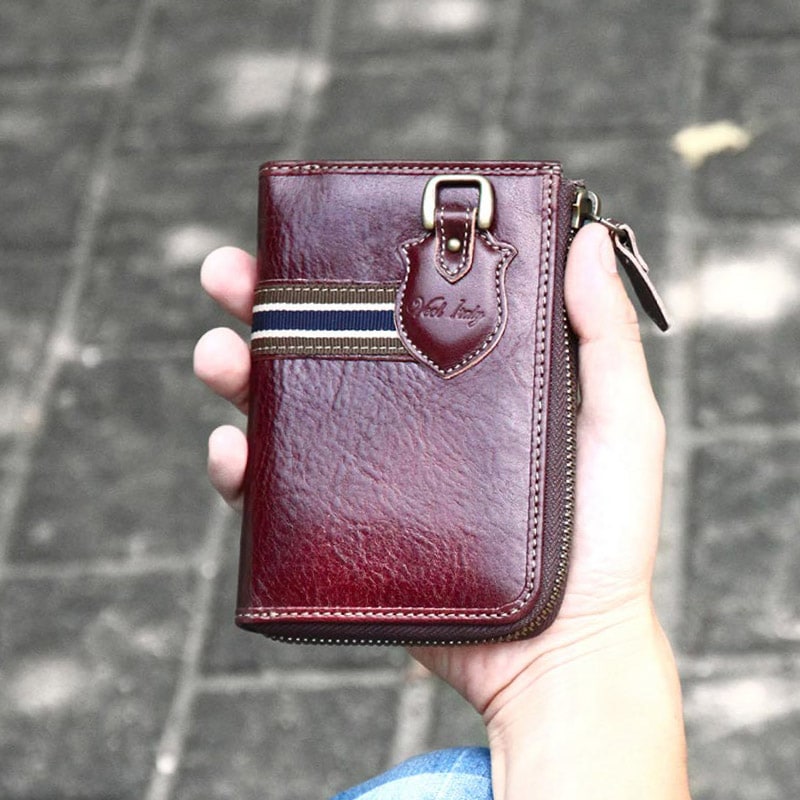 イタリアンレザーにストライプの遊びを加えた二つ折り財布 - ナダヤ