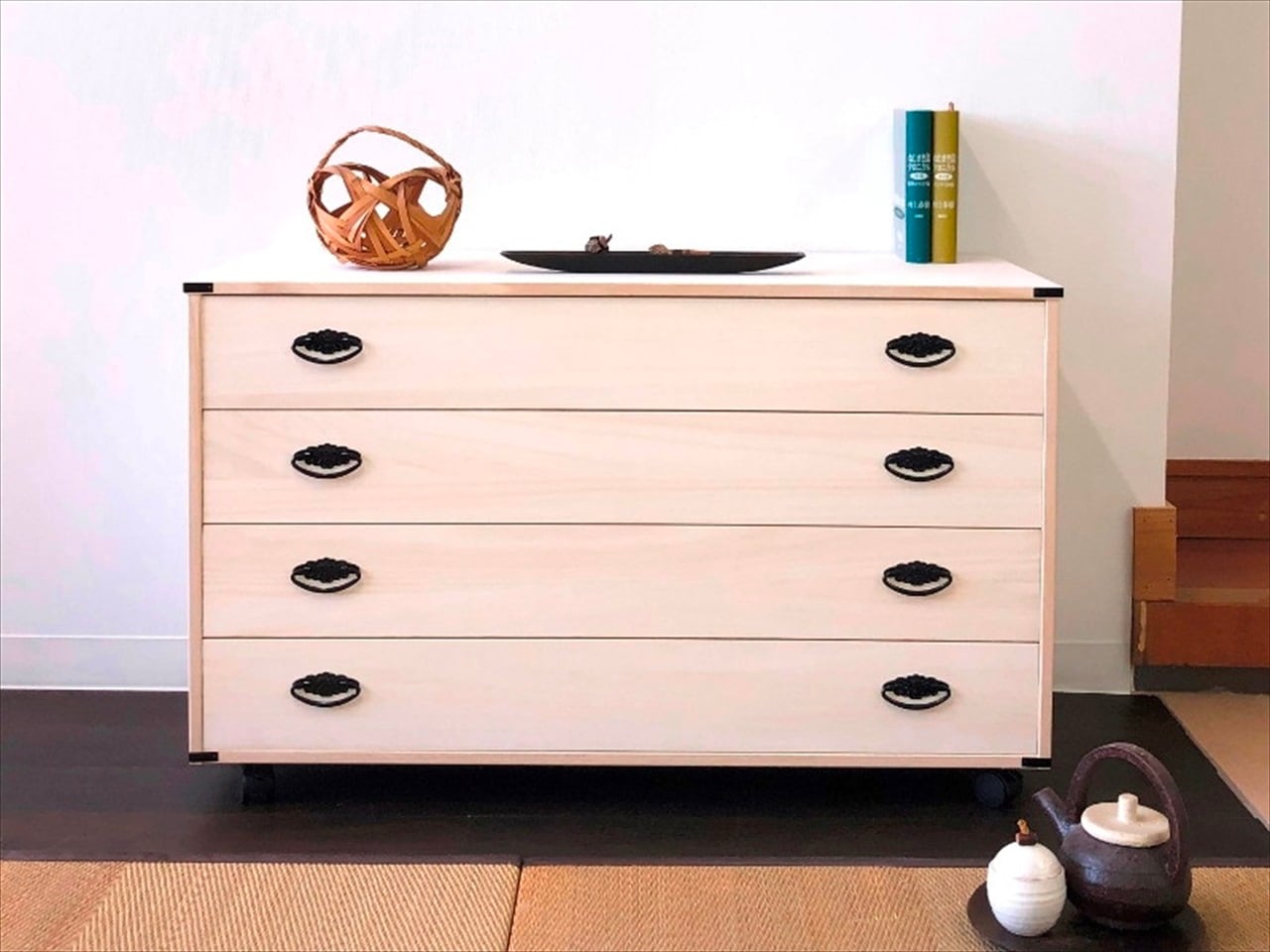 肥前桐民芸 キャスター付総桐クローゼットチェスト4段 650B | 店舗